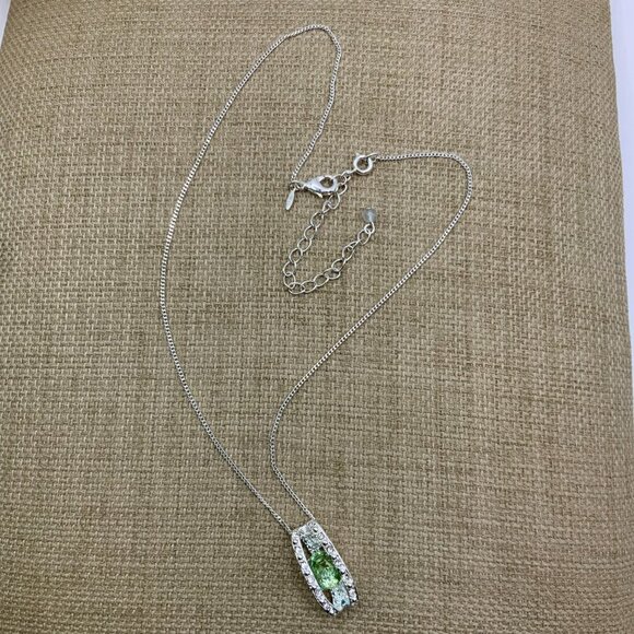 AVON NRT Envy Me Green Crystal Pendant Silver Tone Necklace - Picture 2 of 9